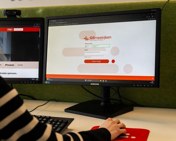 Start live meekijken door een SMS-link te versturen tijdens het gesprek. Geen gedoe, wel direct visueel inzicht en snellere afhandeling met 123meekijken.