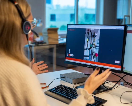 Krijg direct visueel inzicht tijdens het telefoongesprek. Met 123meekijken kijkt het KCC live mee, stelt gerichte vragen en zet sneller de juiste vervolgstap in gang.