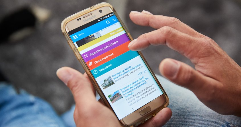 Bewoner dient via smartphone een online reparatieverzoek in