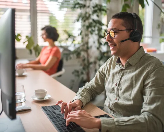 Maak support efficiënter met live beeld tijdens het telefoongesprek. Sneller diagnose, minder herhaalcontact en beter voorbereid doorzetten naar de juiste opvolging.